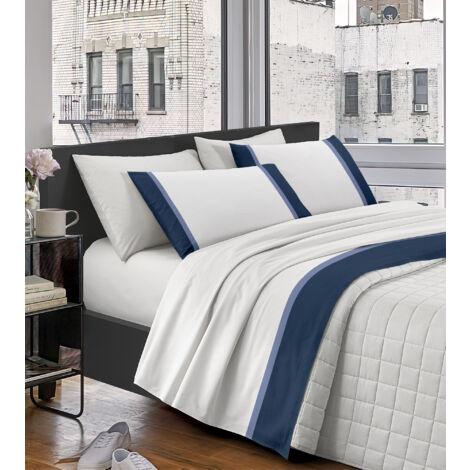 Completo Letto Lenzuola 100% Raso Di Cotone Con Balza Applicata Stampa Digitale Nel Lenzuolo Sopra E Federe Sotto Due Piazze Con Angoli Elastici Tinta Unita Azzurro - Matrimoniale