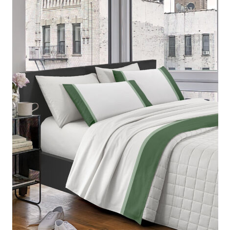 Completo Letto Lenzuola 100% Raso Di Cotone Con Balza Applicata Stampa Digitale Nel Lenzuolo Sopra E Federe Sotto Due Piazze Con Angoli Elastici Tinta Unita Salvia - Matrimoniale