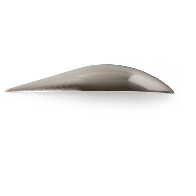

Tirador Asa Mueble | Estilo Contemporáneo | Fabricado en Zamak | Acabado en Níquel Satinado | Distancia Entrepuntos: 128 mm | Medidas 176*31*31 mm |