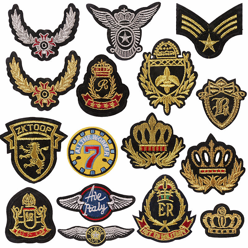 Confezione da 16 toppe ricamate stili assortiti