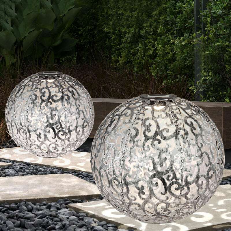 

Conjunto de 2 luces LED de bola solar enchufables decoración punzonado jardín exterior suelo lámparas de punta plata negro