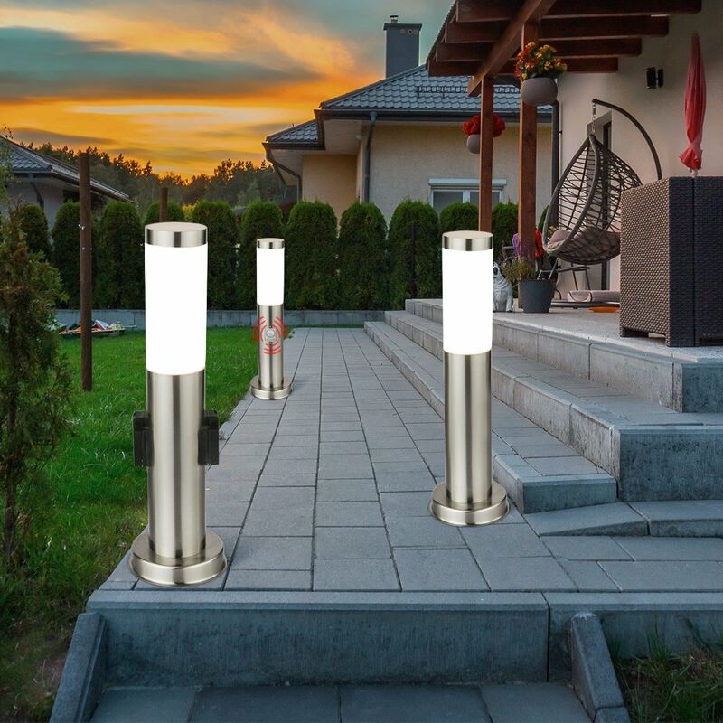 

Conjunto de 3 lámparas de pie exterior zócalo detector de movimiento de acero inoxidable en el conjunto que incluye bombillas LED