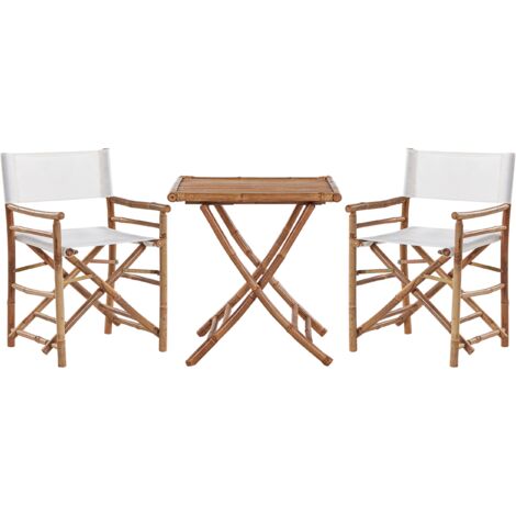 Conjunto de balcón de madera natural de bambú asiento de tela color blanquecino 2 sillas de director plegables y mesa auxiliar Molise