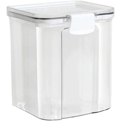 Contenitori ermetici, trasparenti e impilabili con coperchi facili da aprire, offrono una soluzione pratica per riporre oggetti nei mobili da cucina moderni.