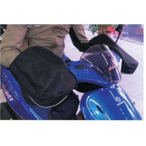Coppia di coprimanopole universali per scooter