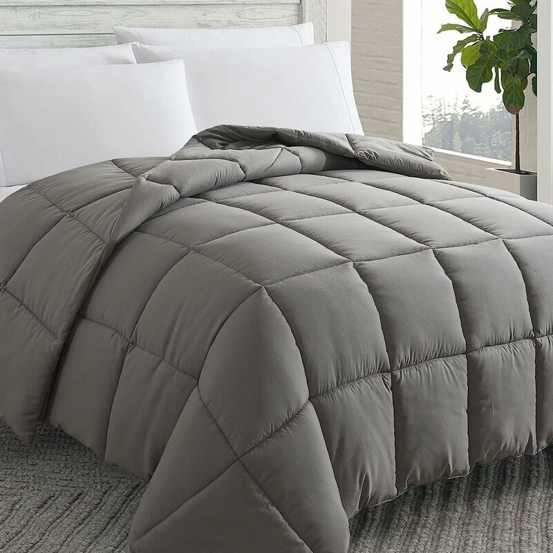 Couette 220x240cm chaude et douce 400g-m2 hypoallergénique Gris Reversible 4 Saison avec Onglets d'angle