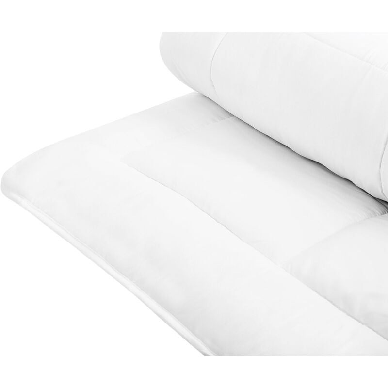 Couette en Tissu Microfibre Respirant 200 x 220 cm Approprié pour Personnes Allergiques Légère et Confortable Beliani