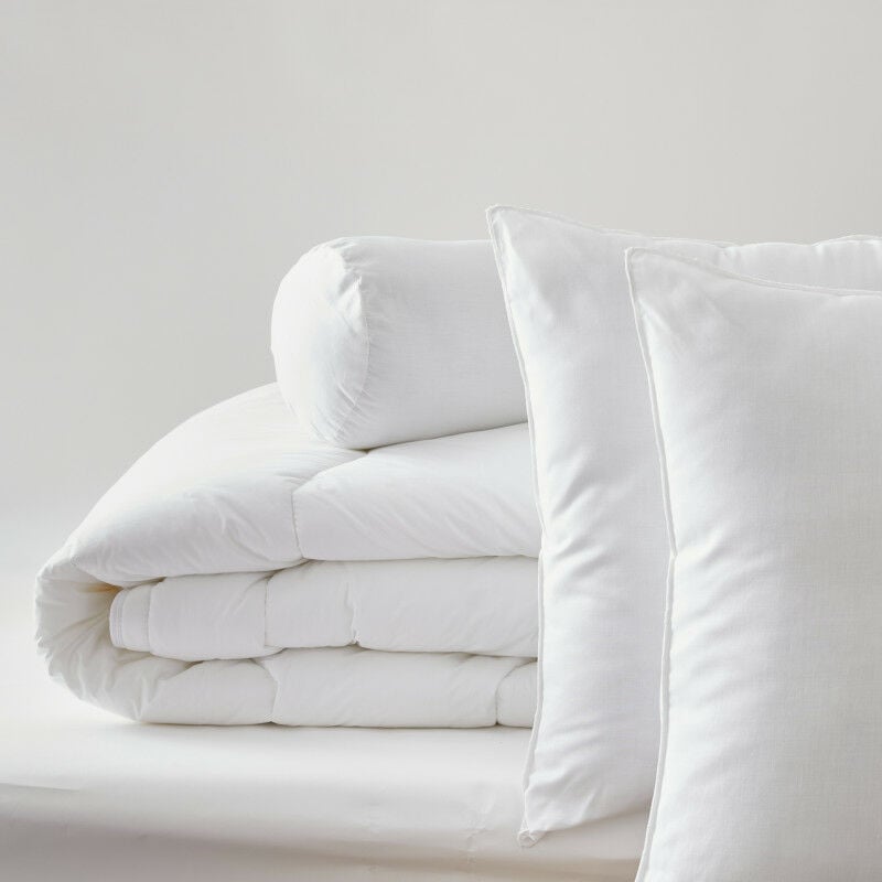 Couette Blanrêve très chaude 260 x 240 + 2 Oreillers 60 x 60 + Polochon 160 Polycoton 'Confort' traité Anti Acarien Soft & care