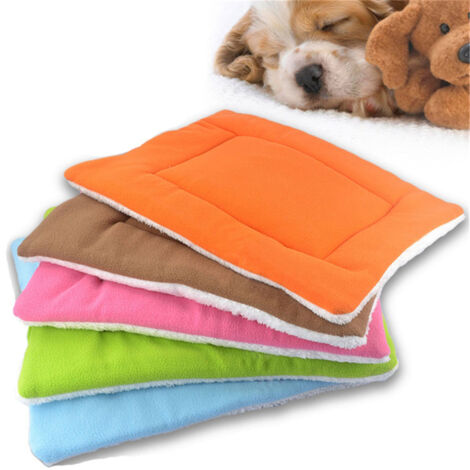 Couleur aléatoire mignon confortable chien doux tapis de lit en peluche 4535cm doux chien lit coussin pour animaux de compagnie hiver animal de compagnie approvisionnement