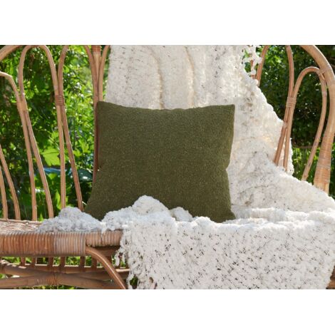 Coussin carré 45x45 cm en tissu effet peau de mouton vert olive