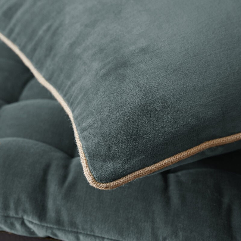 L'effet Papillon - Coussin déhoussable finition galon 45 x 45 cm 'César' Velours de Coton - Couleur: César Ardoise