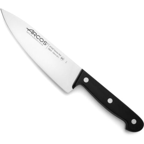 Couteau de chef Arcos Universal 280404 en acier au nitrum, avec Mango en polyoxyméthylène et lame de 15,5 cm dans un étui.