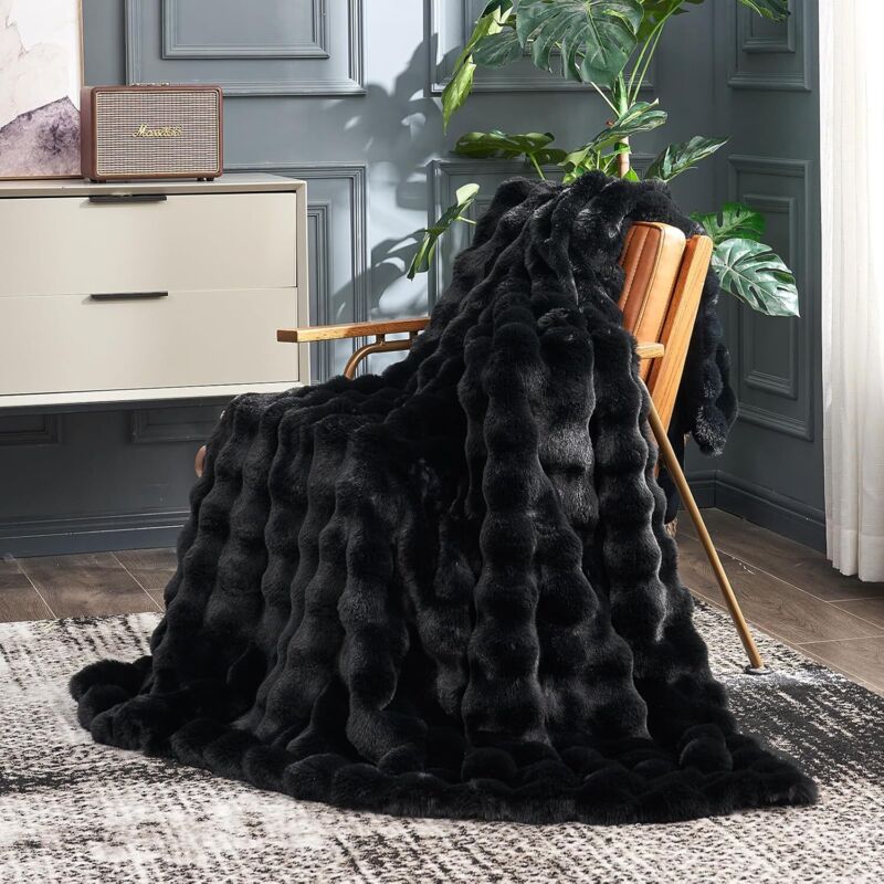 Couverture en fausse fourrure pour canapé - Confortable et douce - Chambre et salon - 130 x 160 cm - Noir pur