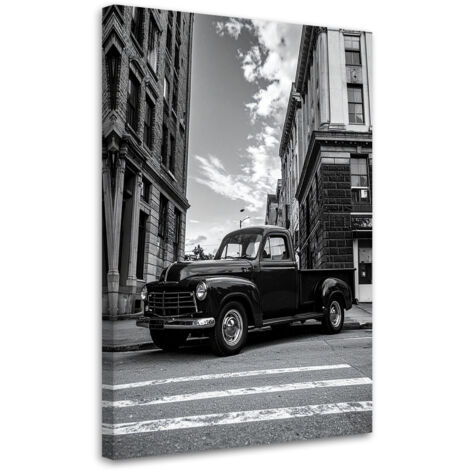 Cuadro sobre Lienzo, Camioneta negra aparcada en una calle de La Habana Cuba, 40x60
