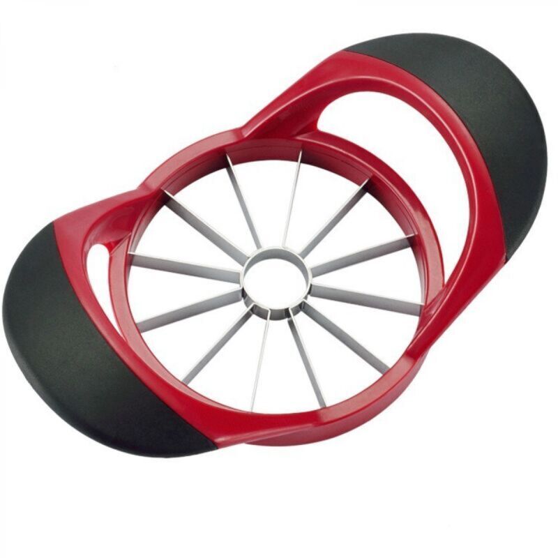 Cut a 20 x 10 cm apple (black and red) into 12 slices. You will need a fruit tray, an apple corer, and a fruit slicer.