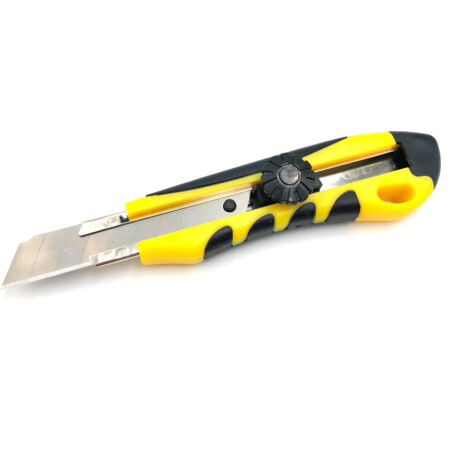 Cutter polyvalent PRO à lame sécable 18 mm à poignée TPR - 611182 - Beast
