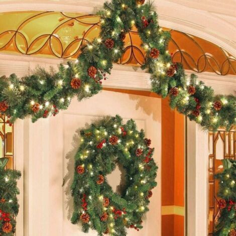 Cyslmuk – Ghirlanda di albero di Natale artificiale da 270 cm con luci – 50 LED – 230 teste – Pigne e bacche rosse – Decorazione natalizia per camino e scale