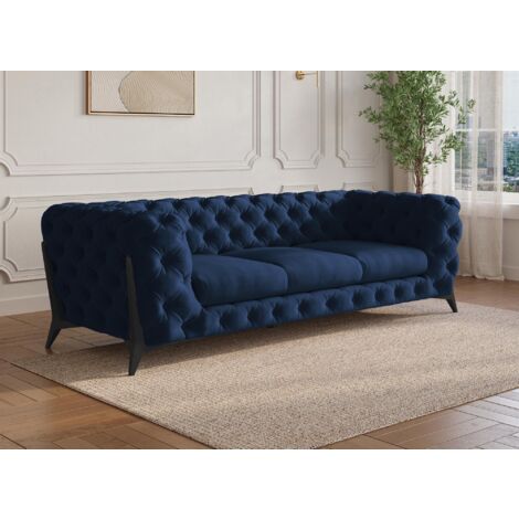 Deco In Paris – Canapé 3 places chesterfield en velours bleu – Capitonnage soigné – Pieds en métal noir – Dimensions 227x93x75cm