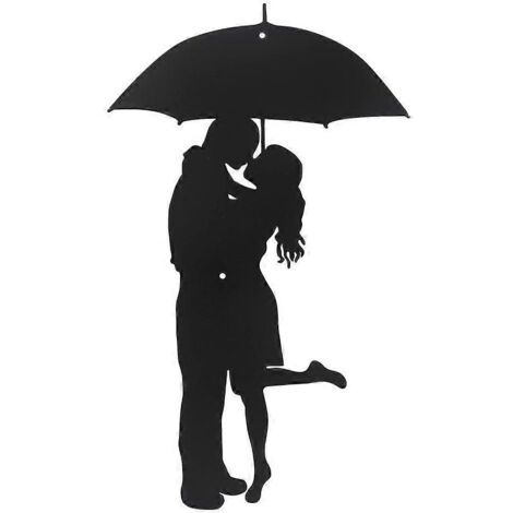 Décoration murale moderne avec parapluie en métal pour couple, idéale pour une chambre de couple.