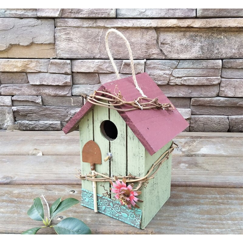 Décorations en bois et formes de nichoirs Des costumes durables, respectueux de l'environnement et utiles