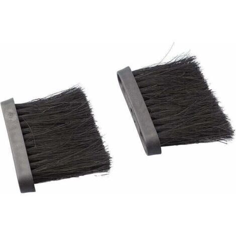 Deux brosses de ramonage, adaptées aux poêles à bois