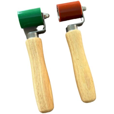 Deux rouleaux recouverts de silicone avec un film imperméable résistant aux hautes températures, de couleur verte et rouge.