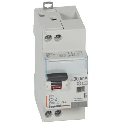 Disjoncteur différentiel monobloc DX6000 10kA arrivée haute et départ bas à vis U+N 230V 32A typeAC 300mA (410816)