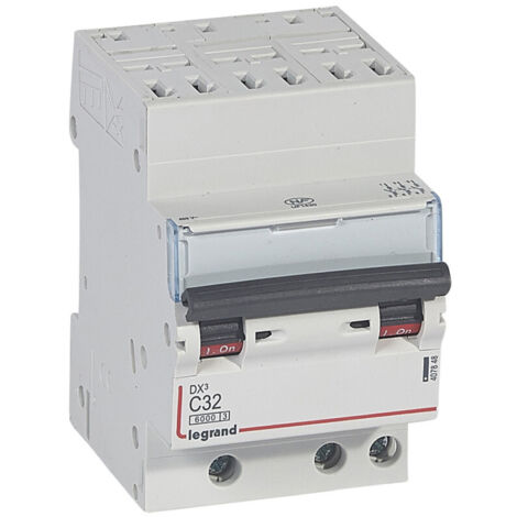 Disjoncteur DX6000 10kA arrivée haute automatique départ bas à vis 3P 400V 32A courbe C pour peigne HX optimisé (407848)