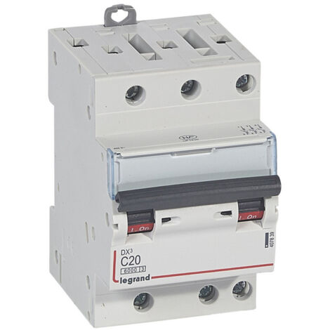Disjoncteur DX6000 10kA arrivée haute et départ bas à vis 3P 400V 20A courbe C pour peigne HX optimisé (407839)