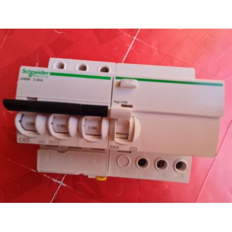 DISJONCTEUR iC60N 3P D 32A SCHNEIDER