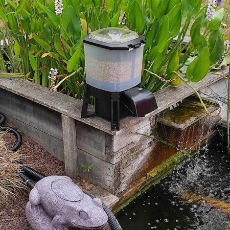 Distributeur automatique de nourriture pour poissons à recharge solaire
