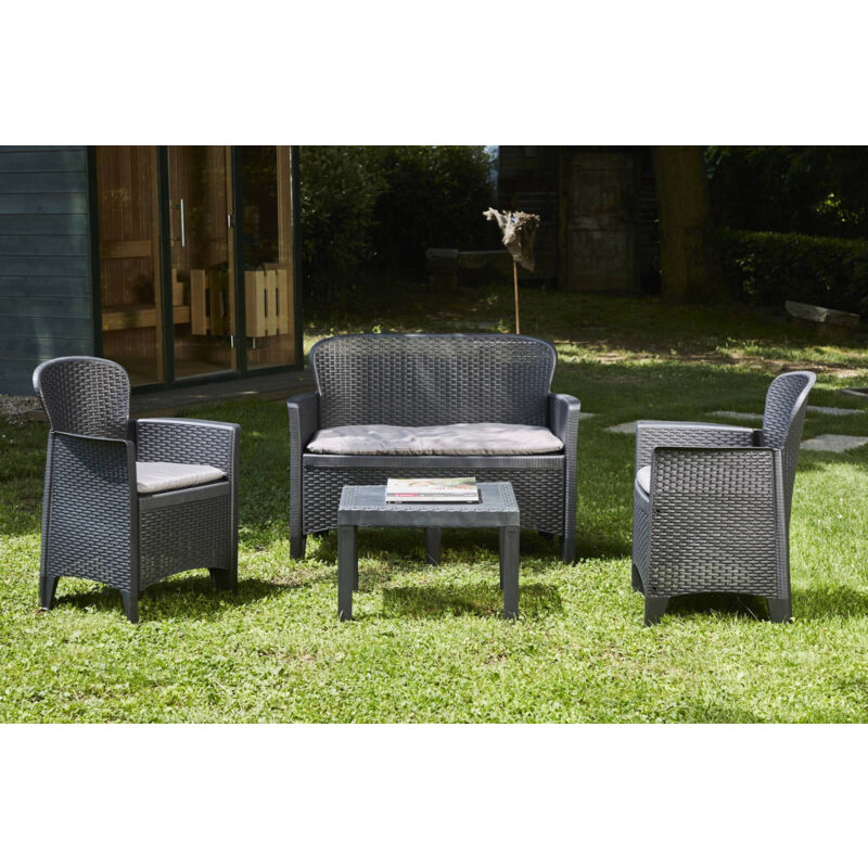 Dmora - Set salotto da esterno Ostuni, Set da giardino con 2 poltrone, 1 divano ed 1 tavolino, Salottino effetto rattan con cuscini, 100% Made in