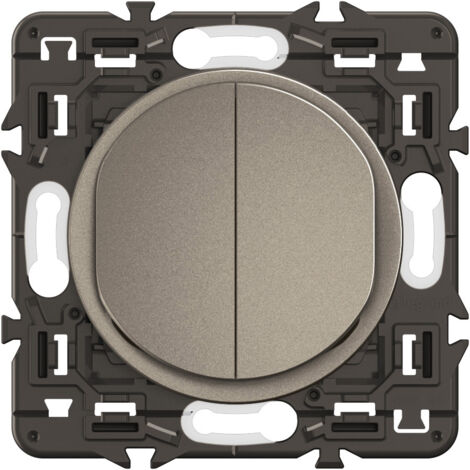Double interrupteur lumineux Céliane 10AX enjoliveur Titanium avec support et voyant LEGRAND CY3001
