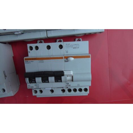 DT40 3P+N C 32A 300mA-AC MERLIN GERIN DISJONCTEUR DIFFERENTIEL ,21068-21473