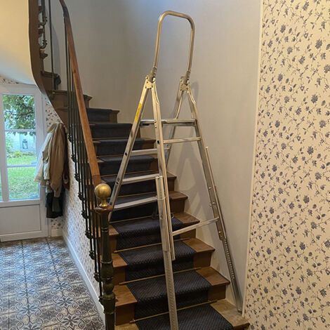 Echelle Direct – Escabeau 3 marches pour escalier – Hauteur de travail max 2m66 – Marches striées antidérapantes – 19103PDN