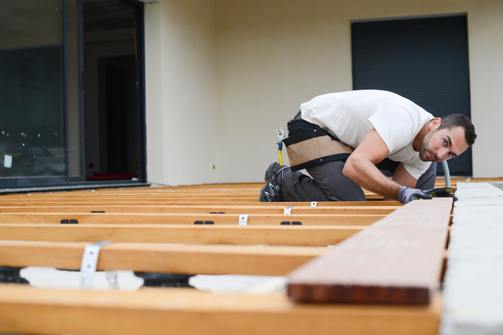 Comment poser une terrasse bois sur plots