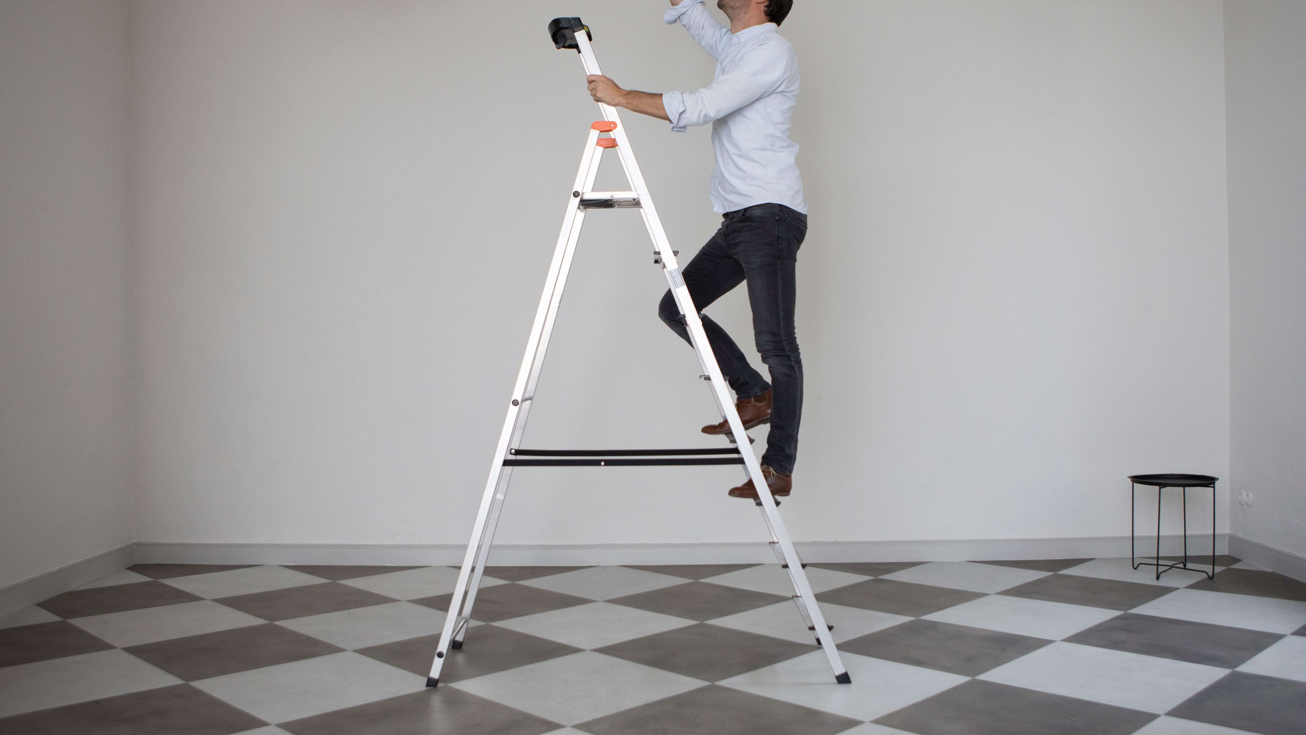 Comment choisir son escabeau et son marchepied
