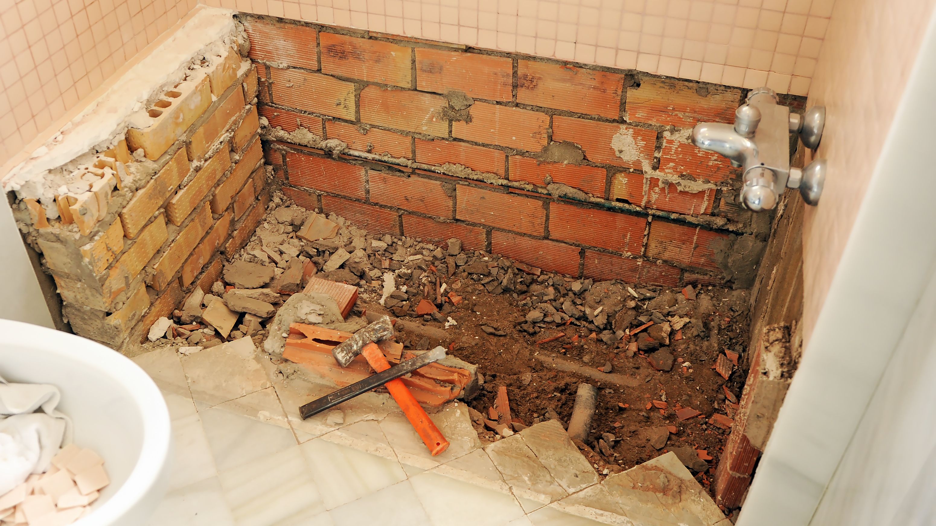 Comment remplacer une baignoire par une douche