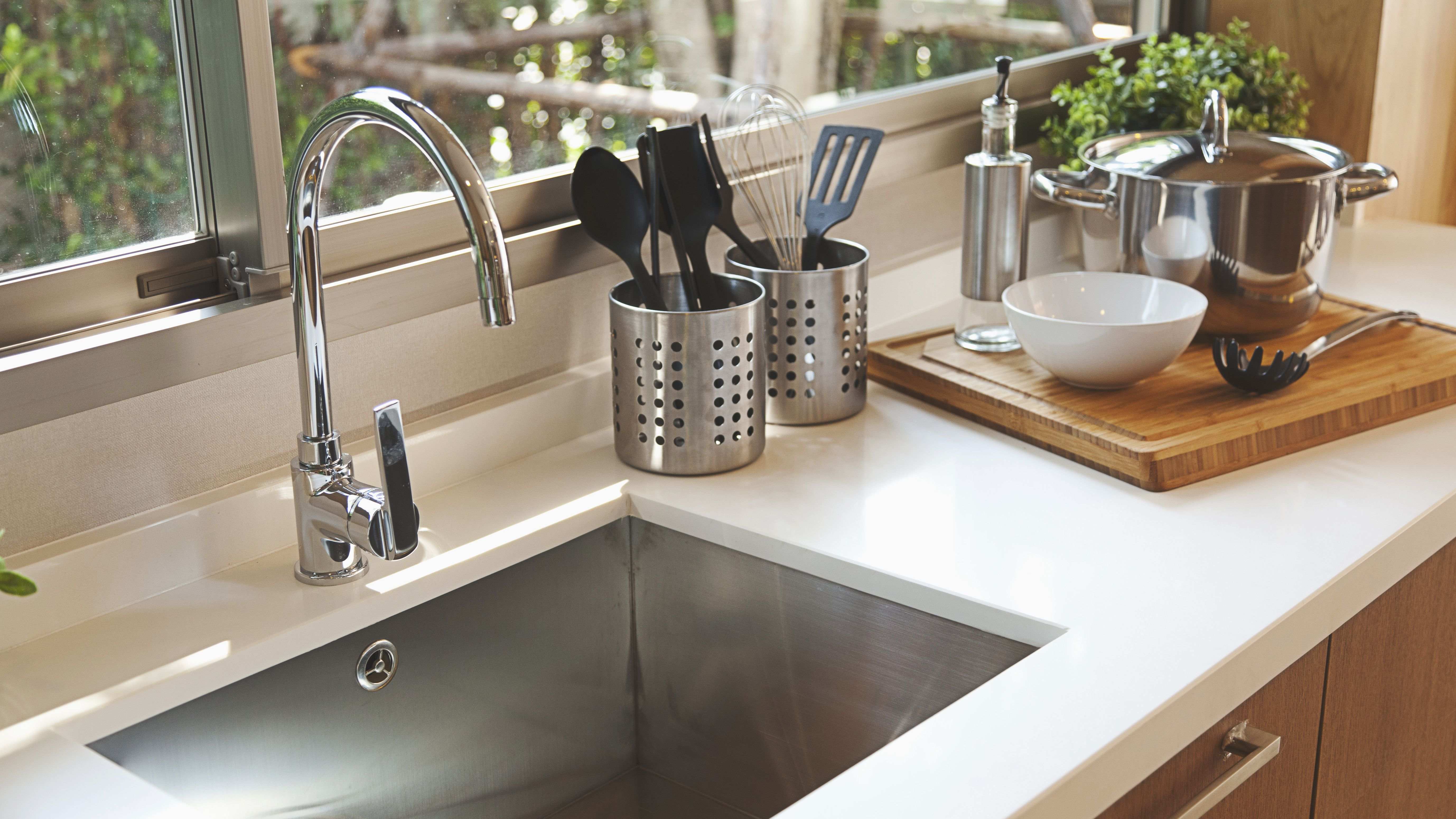 ¿Cómo elegir accesorios para el fregadero de la cocina?