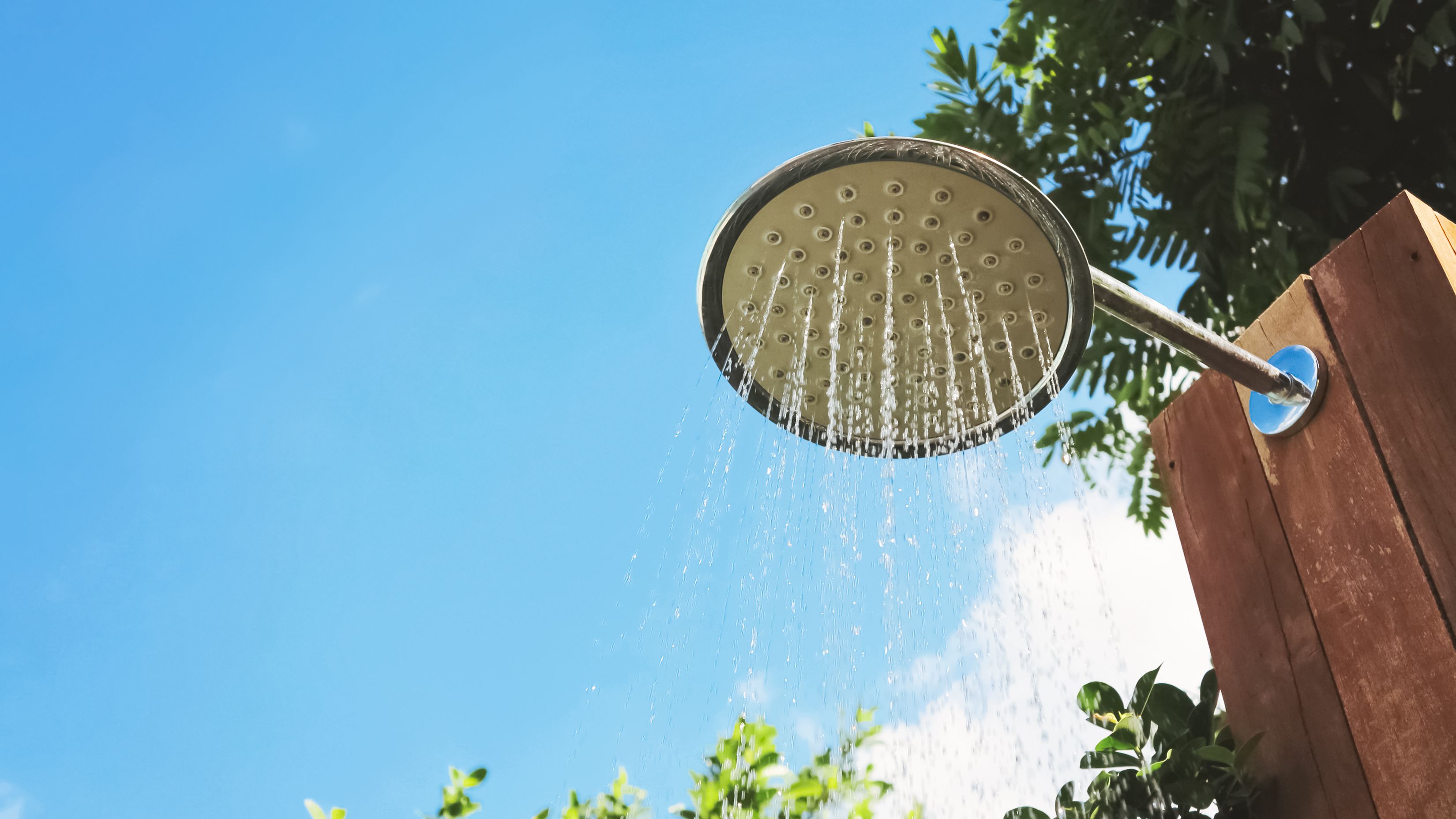 Cómo elegir una ducha de jardín