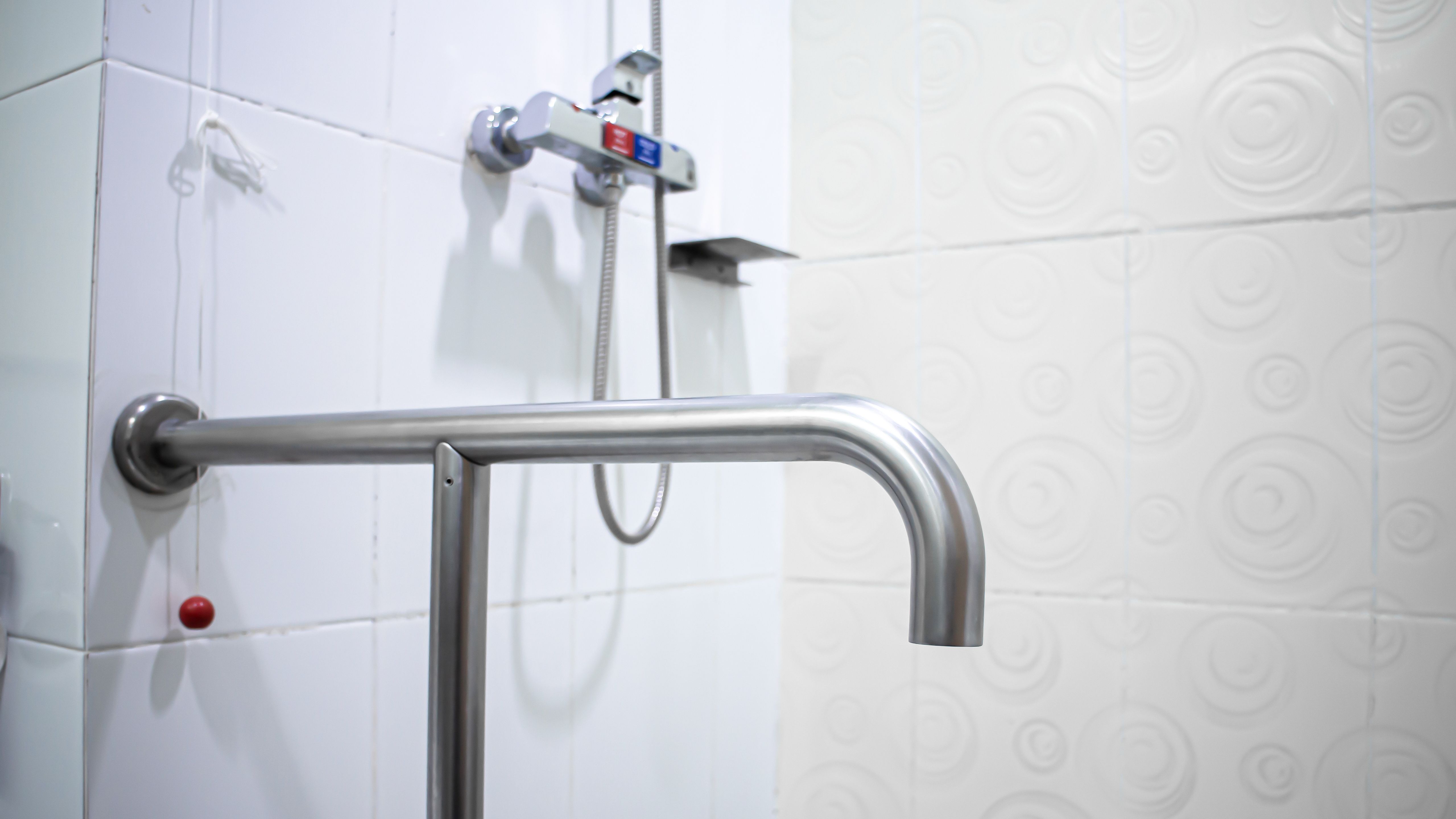 Douche PMR : douche à l’italienne pour personnes à mobilité réduite
