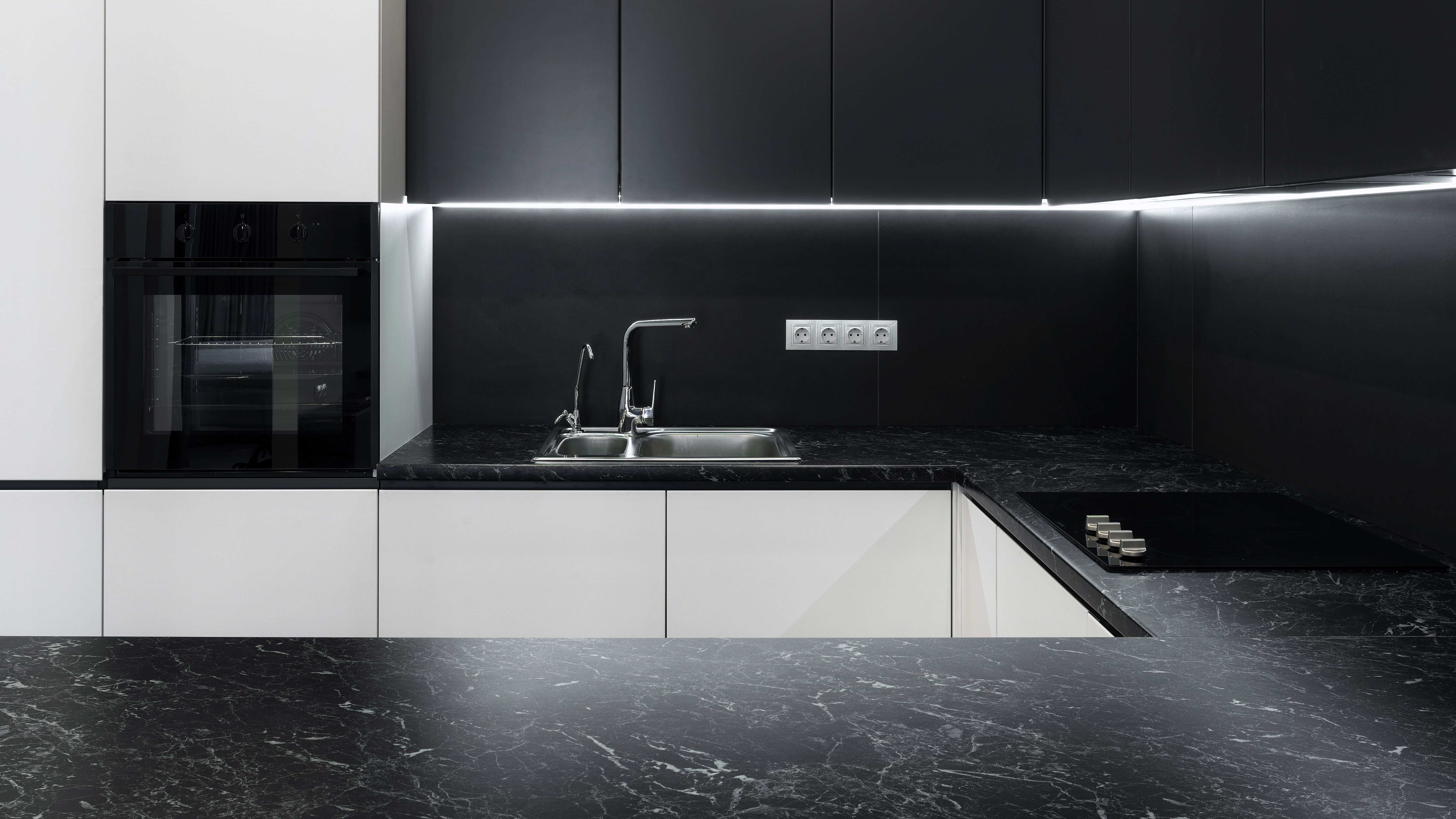 Cómo elegir una encimera y un panel de pared para la cocina