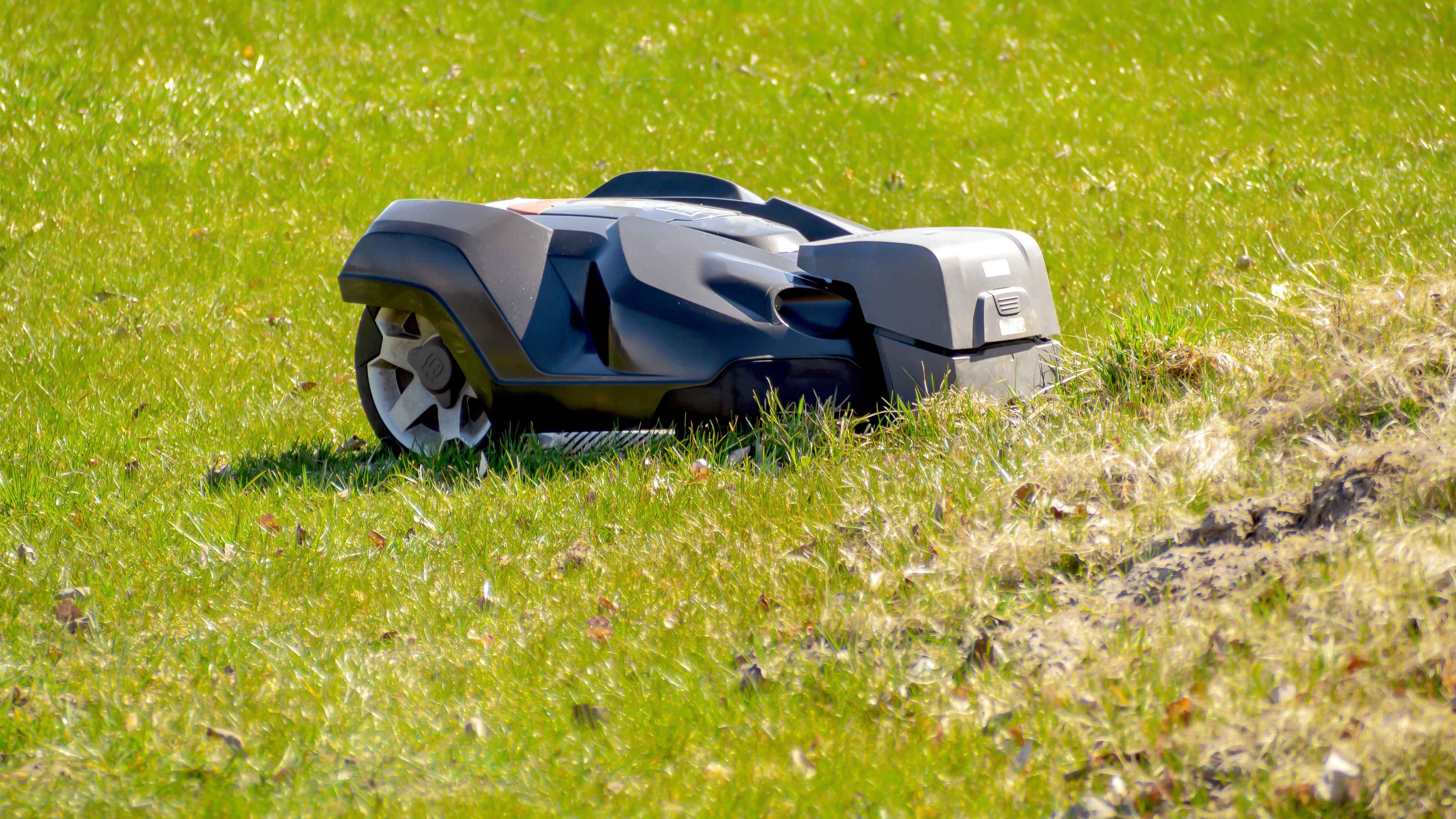 Cómo utilizar un robot cortacésped