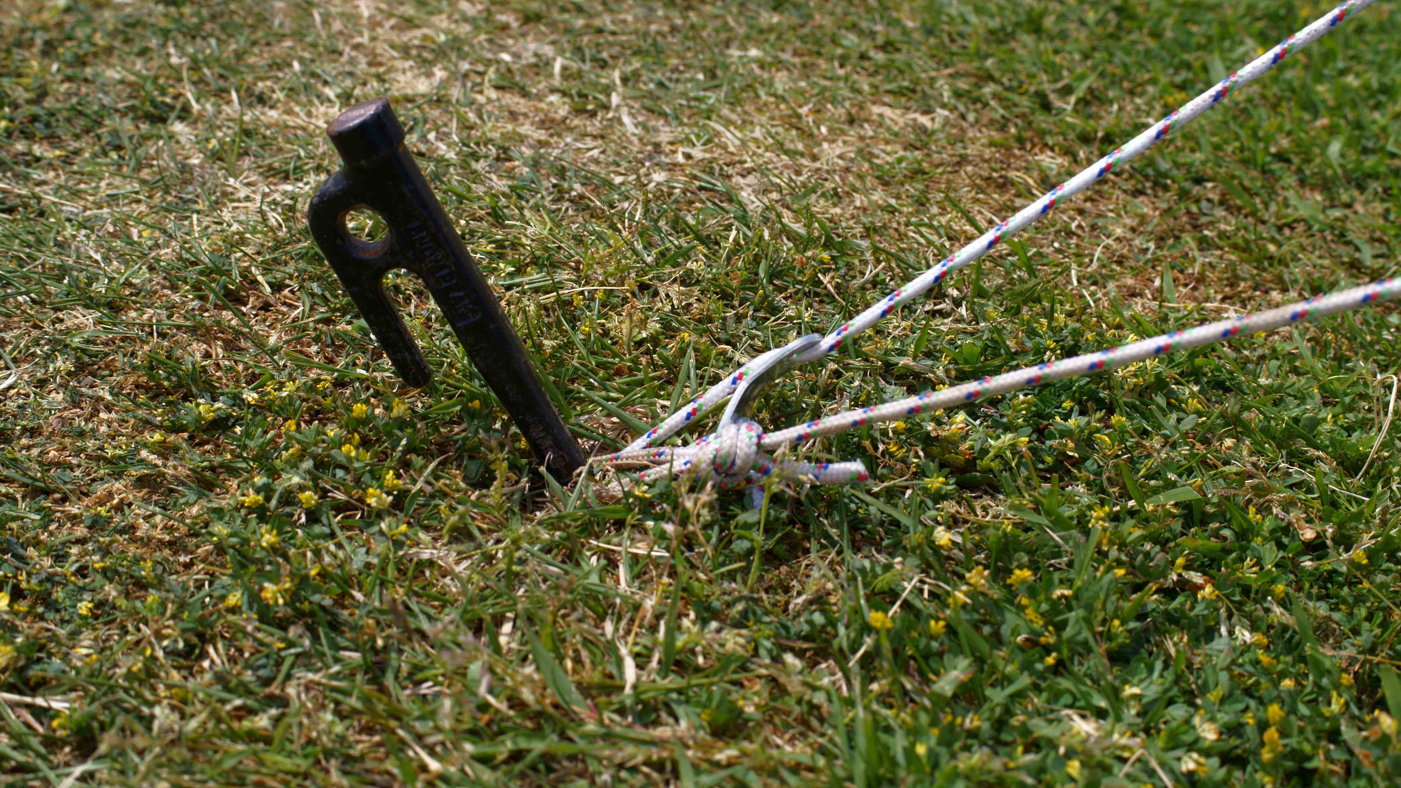 Comment fixer une serre de jardin