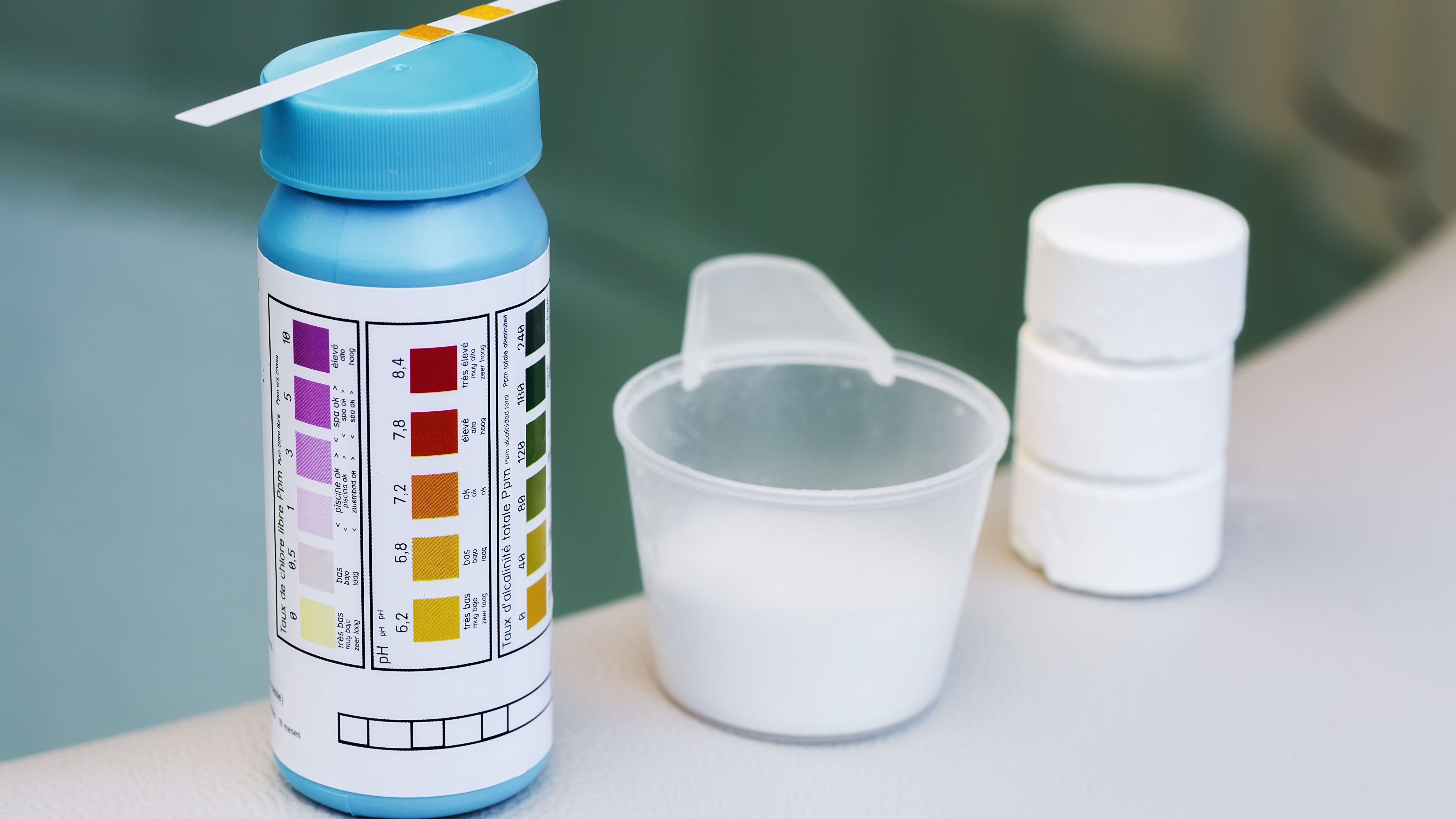 ¿Cómo regular el pH de una piscina?