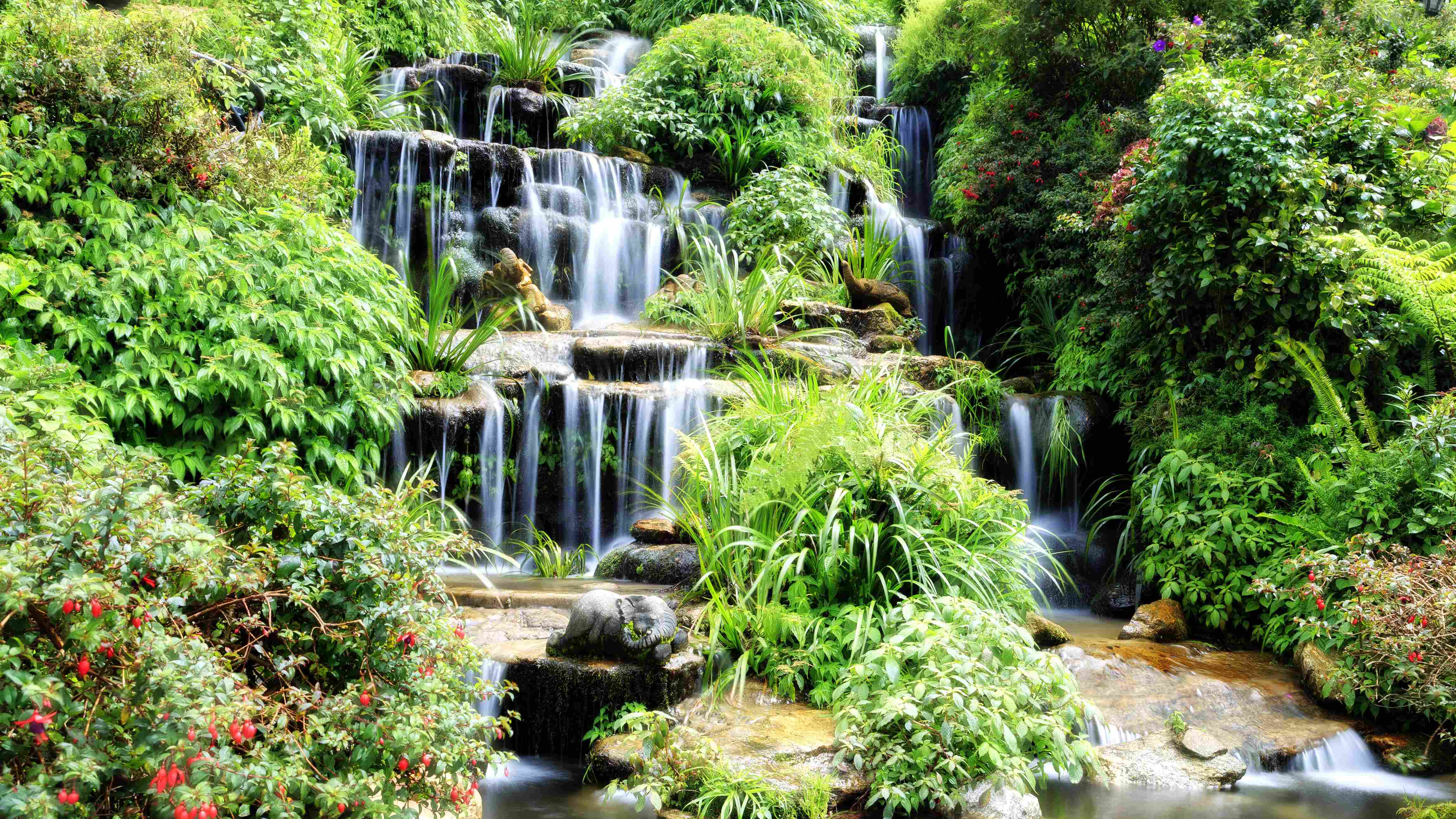Cómo instalar un estanque de jardín con cascada