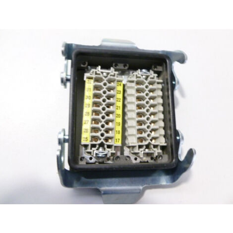 Embase femmelle encastré de connecteur multipole 32P+T 16A 500V avec verrouillage HYPRA LEGRAND 052656