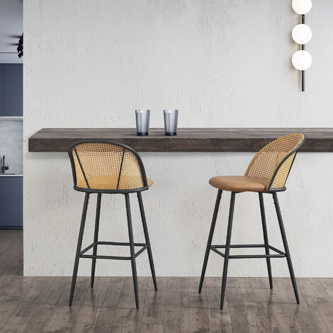[En.Casa] – Lot de 2 tabourets de bar marron – Hauteur d'assise 75 cm – Housse en PU simili – Dossier en rotin – Pieds en métal noir