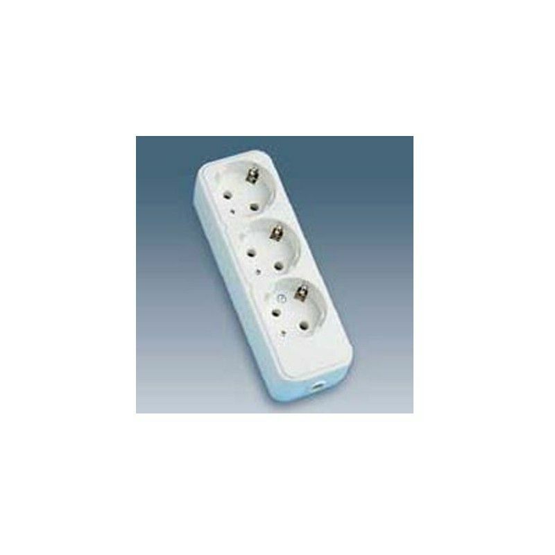 

Base 3 tomas enchufes 2P+T 16A sin cable 10403-31 - Simon