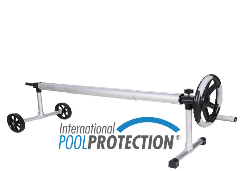 

Enrollador en acero inox. extensible para piscinas desde 4,80 hasta 6,20 metros de ancho con tubo de 92mm de Ø. International Pool Protection.